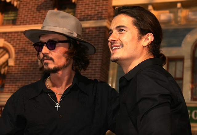 Johnny Depp nổi tiếng toàn cầu với vai Jack Sparrow trong loạt phim Cướp biển vùng Caribbean-4836-1