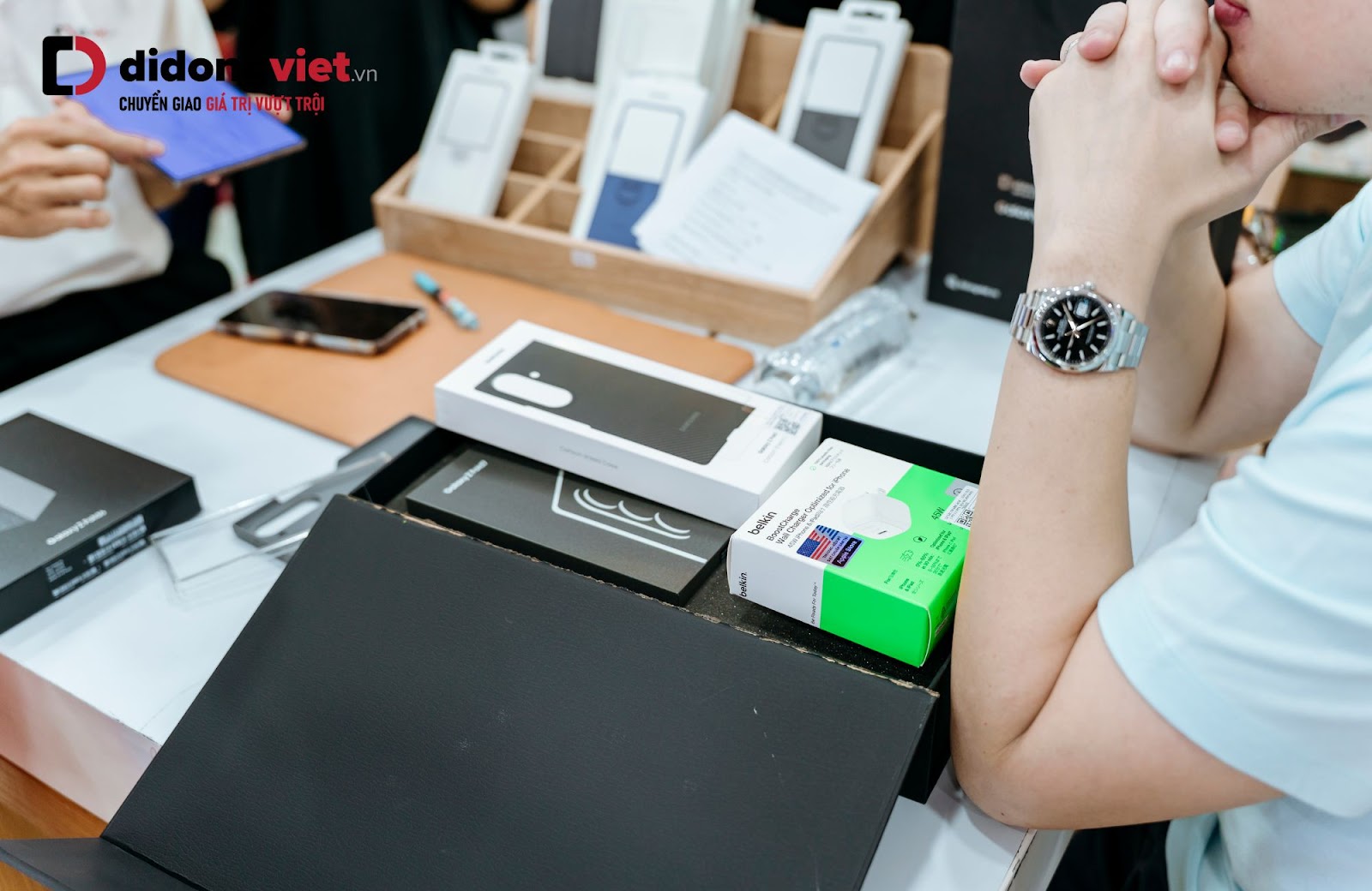 Nhạc sĩ Dương Khắc Linh và bà xã check-in cùng Samsung Galaxy Z Fold7-2015-1