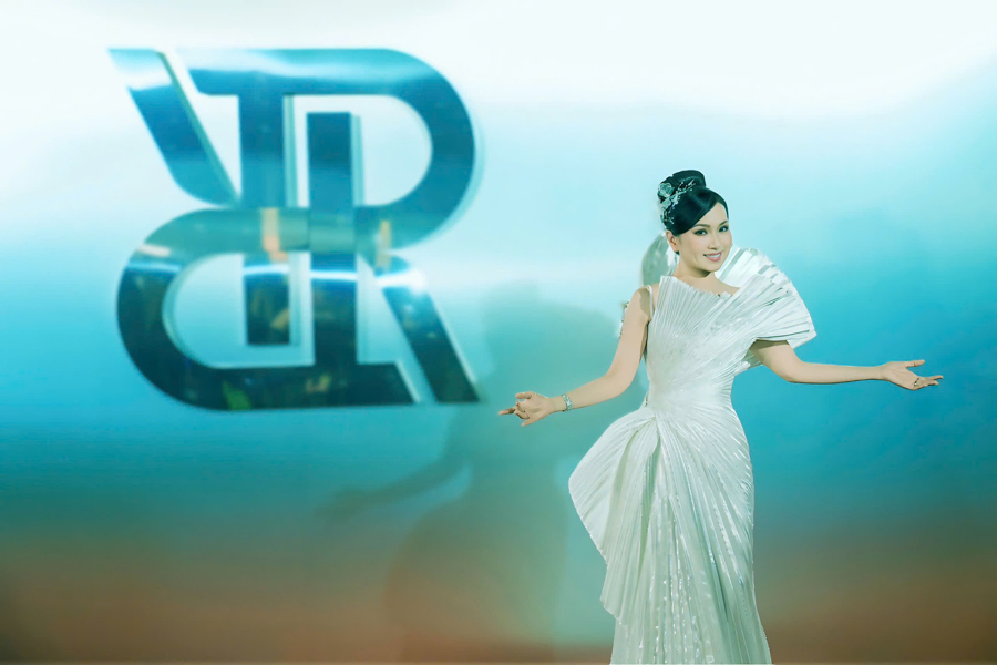 Hà Phương ghi dấu ấn với vẻ đẹp thanh lịch và sang trọng tại show diễn thời trang-4791-1