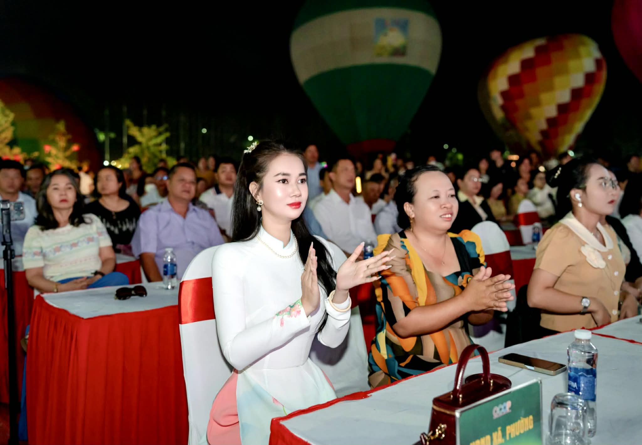 Phó Chủ Tịch Nguyễn Như Thủy Tiên vinh dự nhận bằng OCOP 2025-2501-1