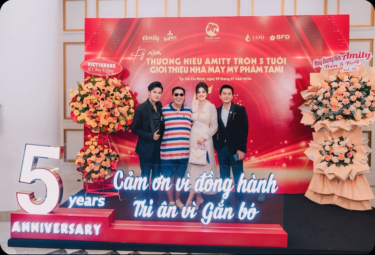 Lee Phương đắt show sự kiện với ngoại hình gợi cảm-374-1