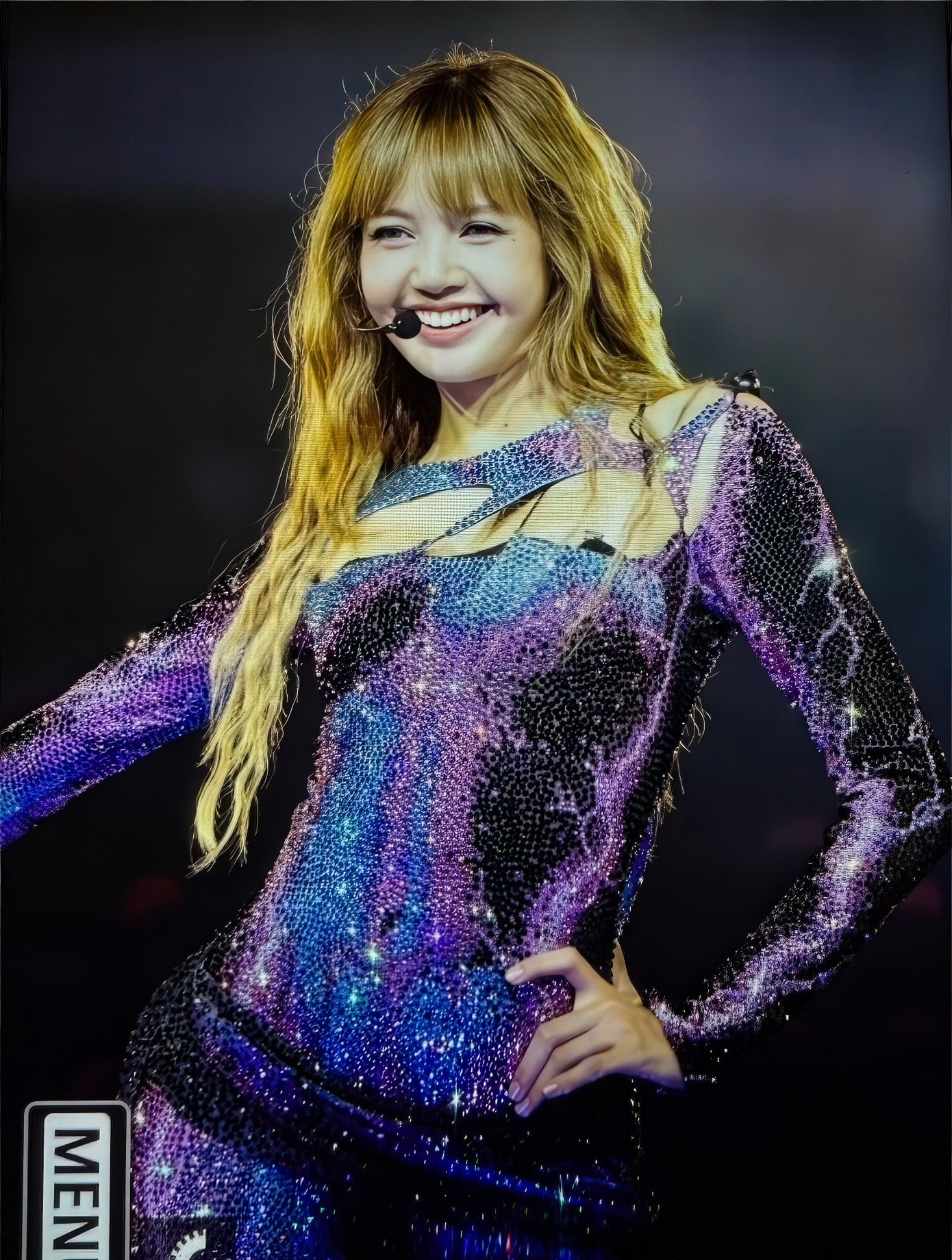 Lisa được khen vì mặc trang phục kín đáo-2287-2