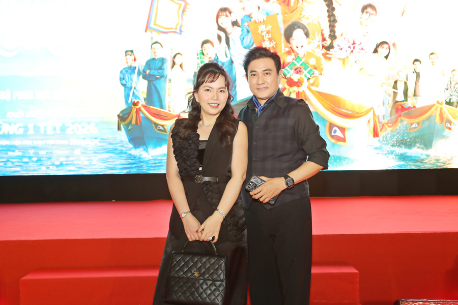 Hoàng Phúc tình tứ đi xem phim cùng bà xã Uyên Phương dịp cuối năm-2726-3