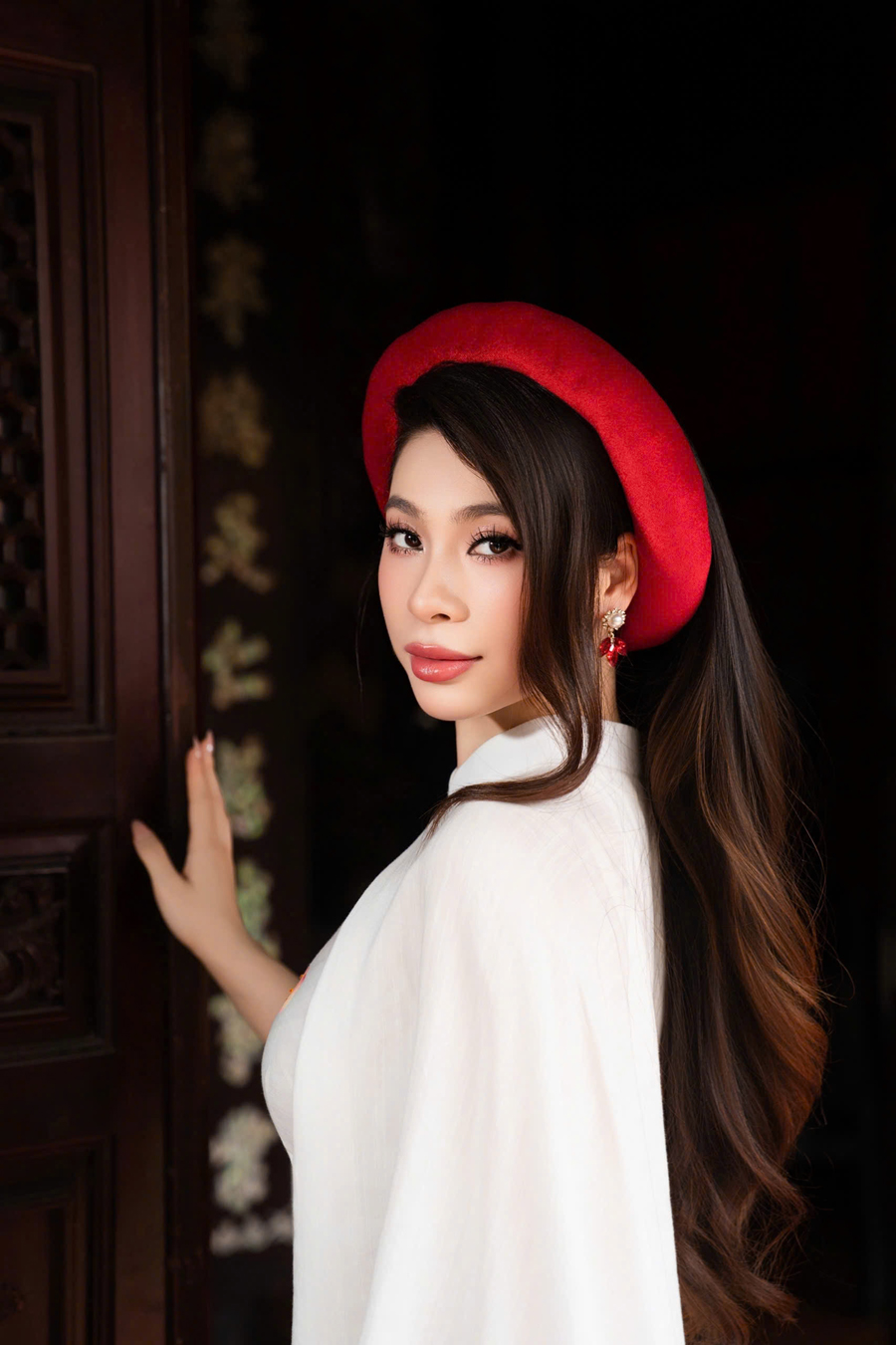 Lý Hương thực hiện bộ ảnh áo dài cùng con gái Jessica-2845-1