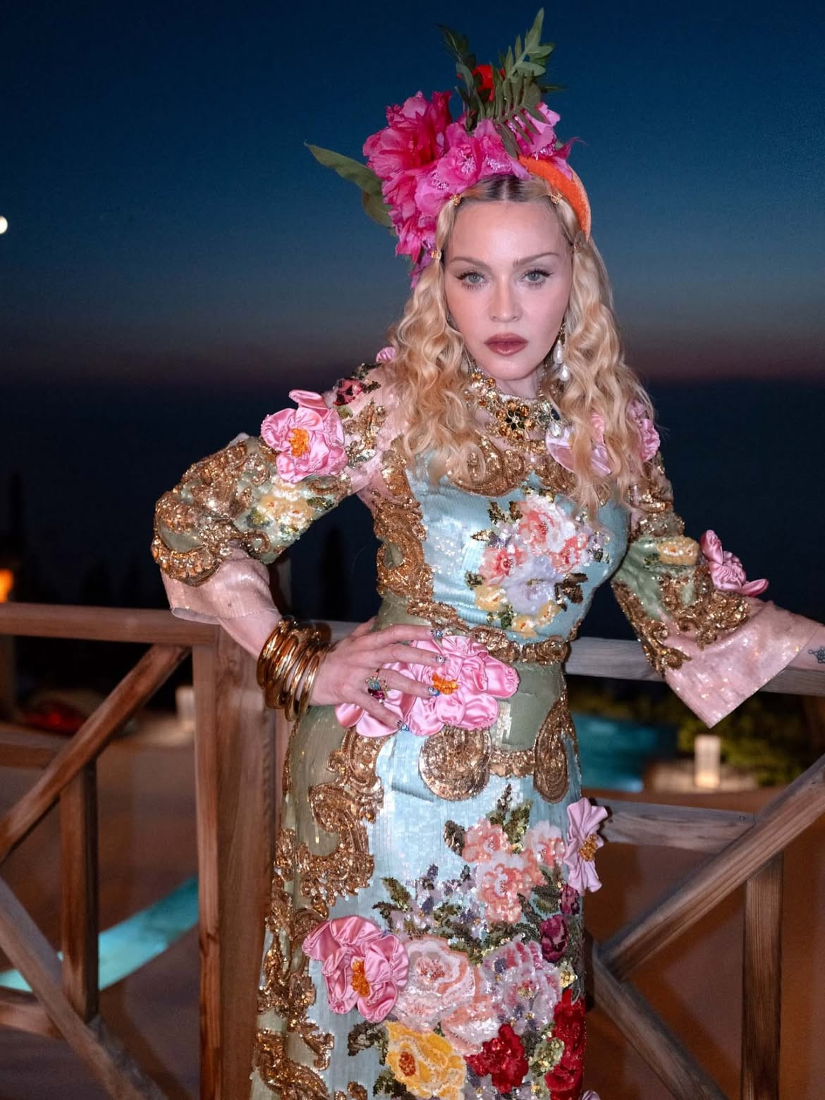 Madonna làm sinh nhật bên bạn trai và 5 người con-4830-2