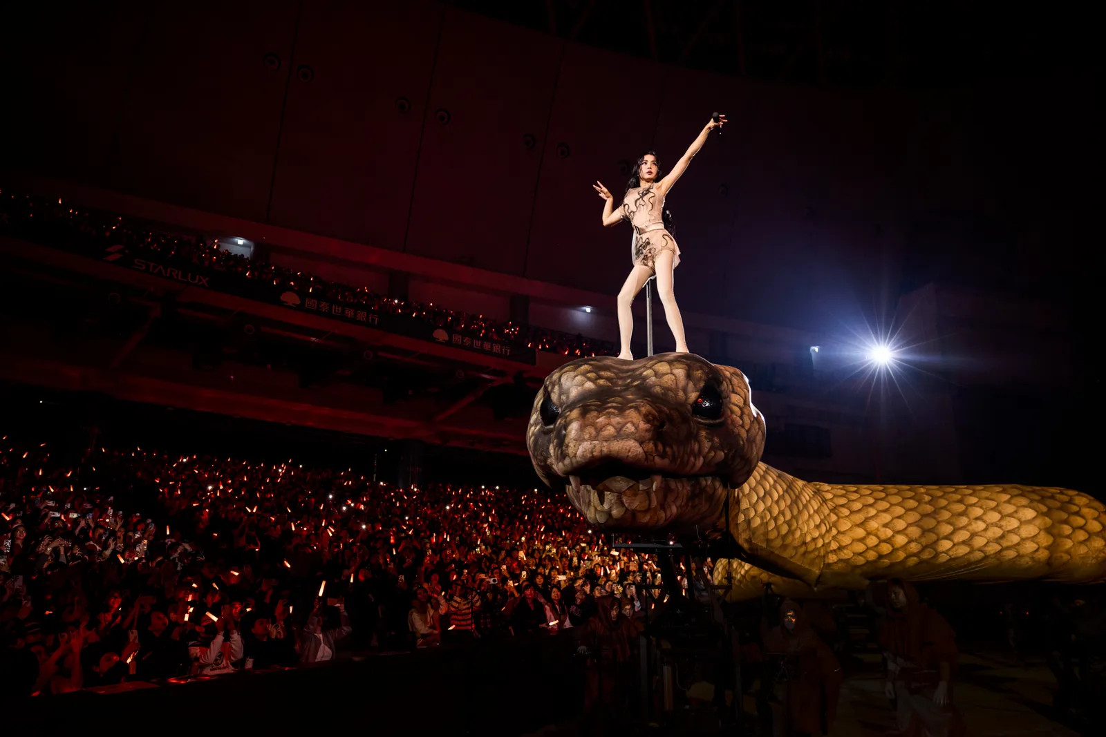 Thái Y Lâm gặp sự cố ngay tiết mục mở màn.-2905-1