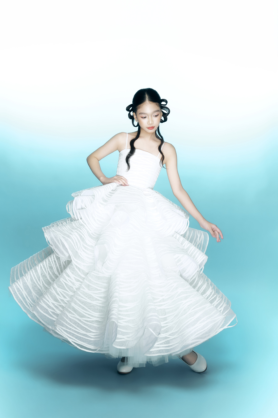 Mẫu nhí Ruby Tâm Nhi tỏa sáng với thiết kế của NTK Nguyễn Minh Công-2603-1