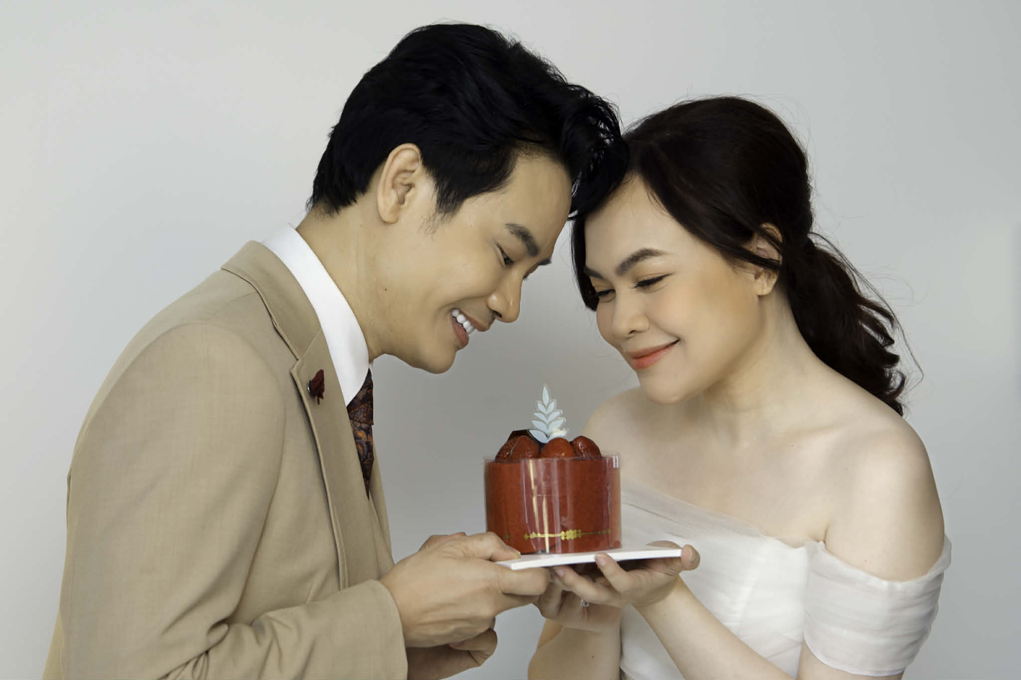 MC Hồng Phúc dành món quà đặc biệt kỉ niệm 27 năm ngày cưới-3052-1