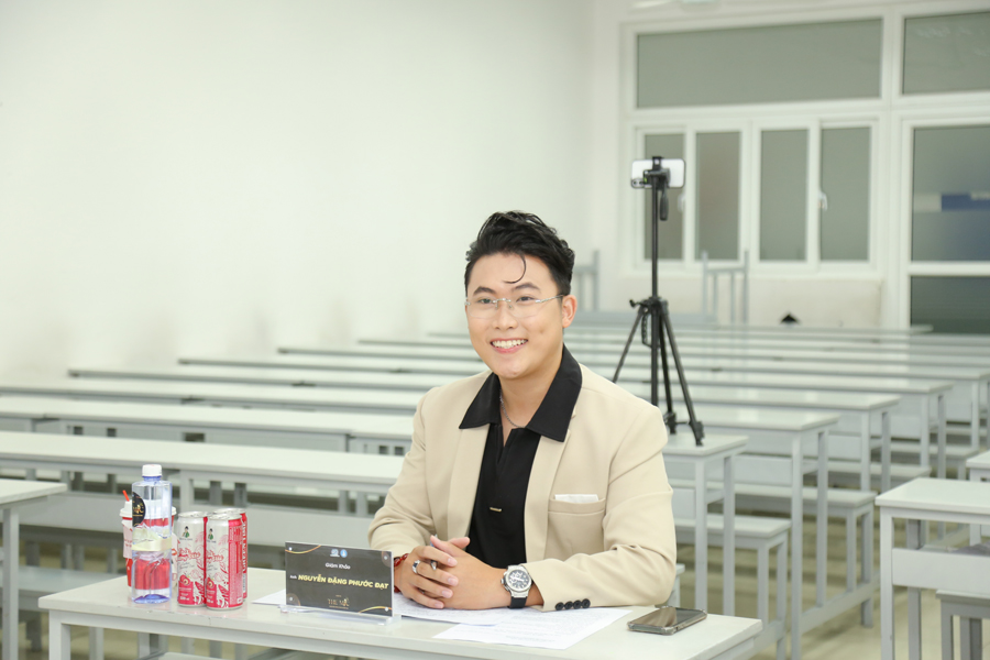 MC Phước Đạt ngồi ghế nóng Người dẫn chương trình tài năng - THE MIC 2026-2962-1
