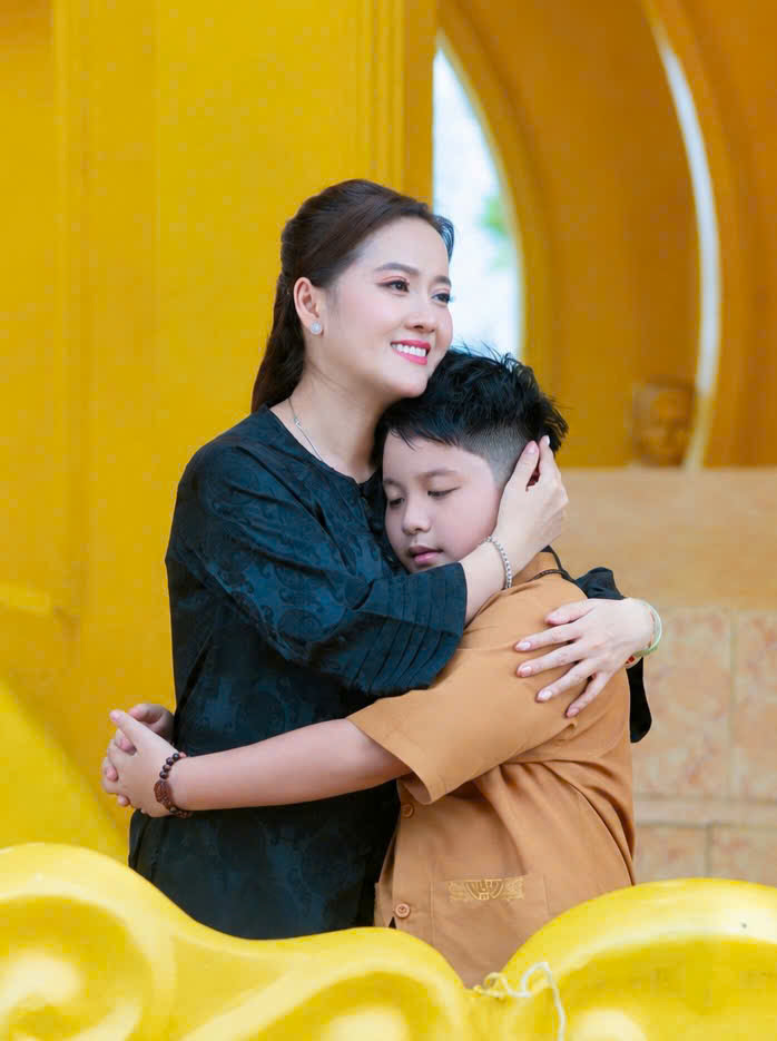 Hồng Loan và con trai nhạc sĩ Nguyễn Minh Anh ghi điểm với MV nhân mùa Vu Lan-4814-2