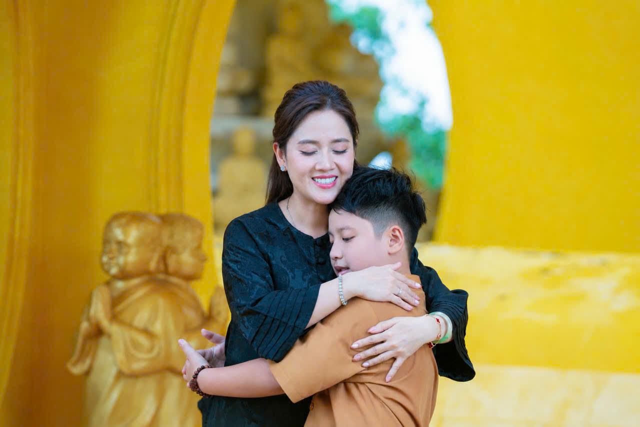 Hồng Loan và con trai nhạc sĩ Nguyễn Minh Anh ghi điểm với MV nhân mùa Vu Lan-4814-3