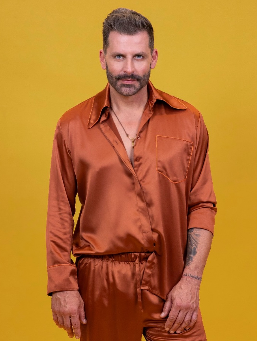 Nam diễn viên Henri Castelli ngất xỉu trên sóng truyền hình:-2582-1