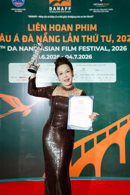 Nghệ sĩ Việt Hương được xướng tên ở hạng mục Nữ diễn viên chính xuất sắc nhất-4623-1