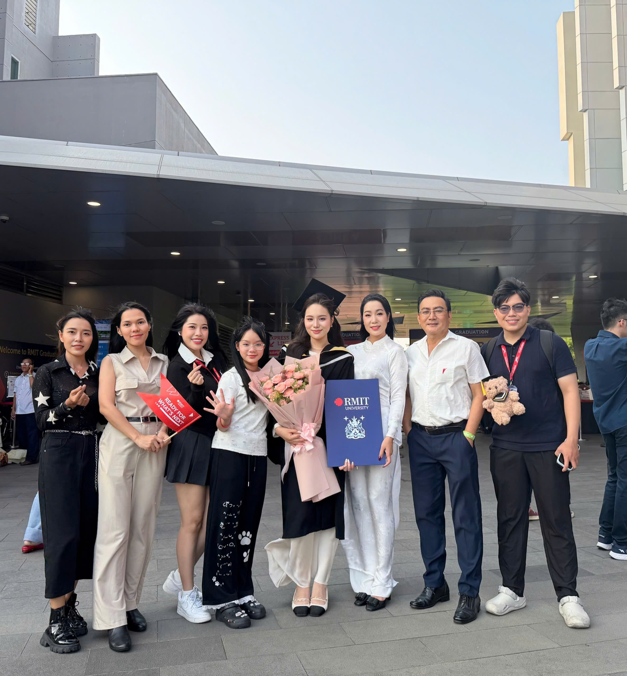 Võ Trịnh Khánh Ngân nhan sắc khó cưỡng ngày nhận bằng Tốt nghiệp-3146-1