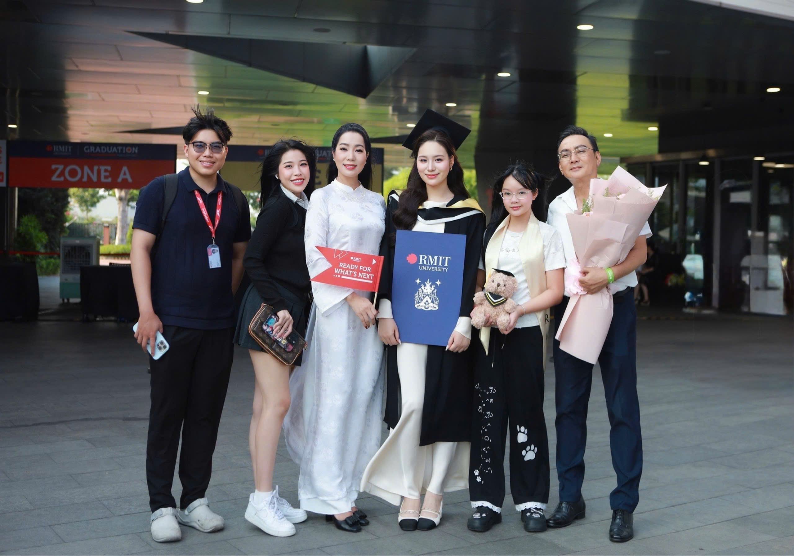 Võ Trịnh Khánh Ngân nhan sắc khó cưỡng ngày nhận bằng Tốt nghiệp-3146-3