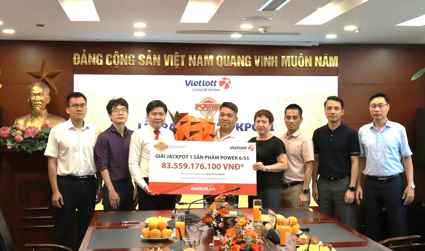 Người đàn ông không đeo mặt nạ nhận giải độc đắc hơn 83 tỷ đồng-3474-1