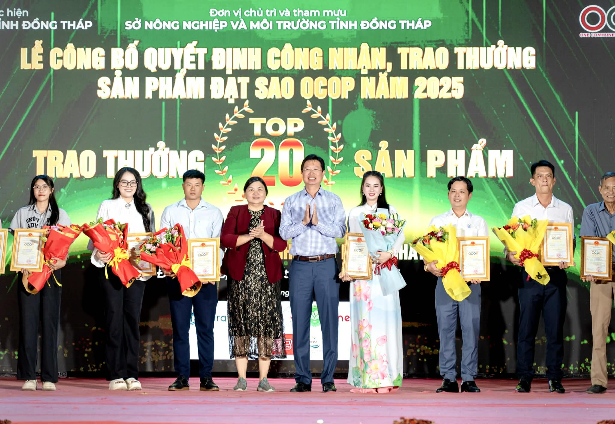 Phó Chủ Tịch Nguyễn Như Thủy Tiên vinh dự nhận bằng OCOP 2025-2501-1
