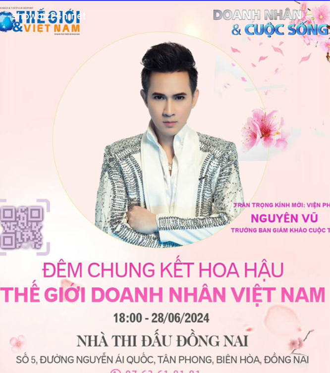 Trưởng ban giám khảo Nguyên Vũ trao vương miện Hoa Hậu-306-1