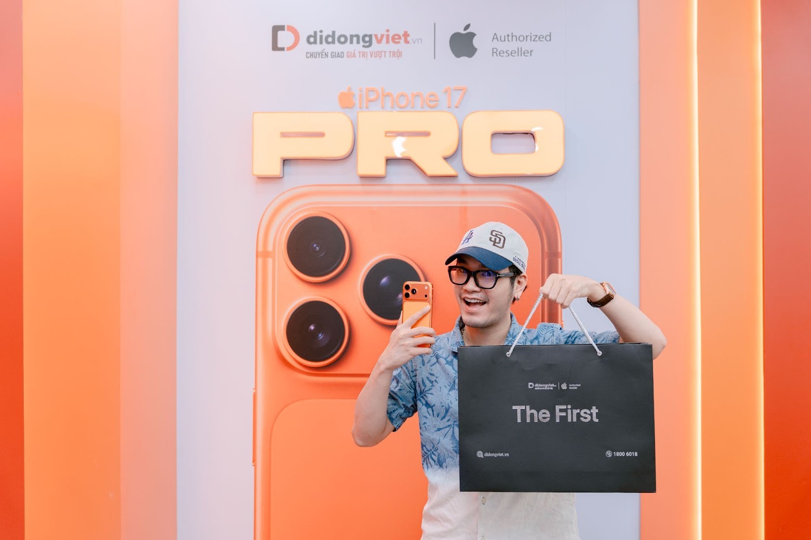 Trịnh Thăng Bình, Lưu Thiên Hương mê iPhone 17 Pro Max màu cam-2312-1