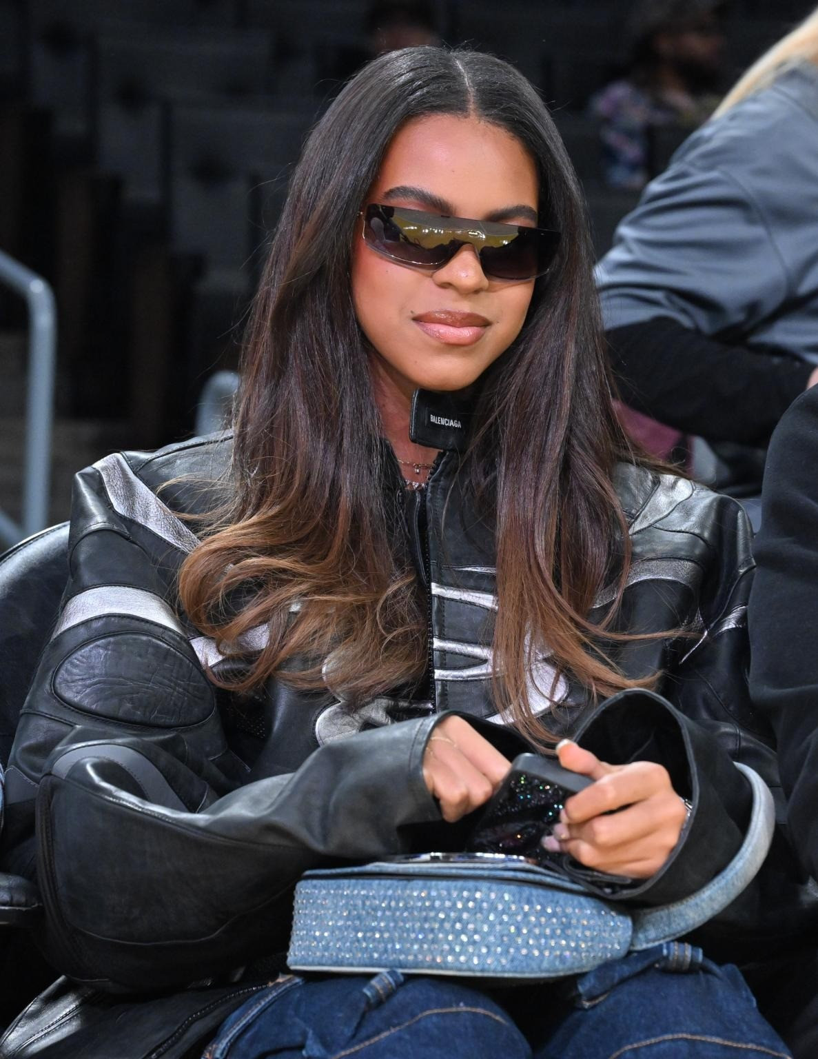 Con gái Beyoncé đi xem bóng rổ cùng cha-2423-2