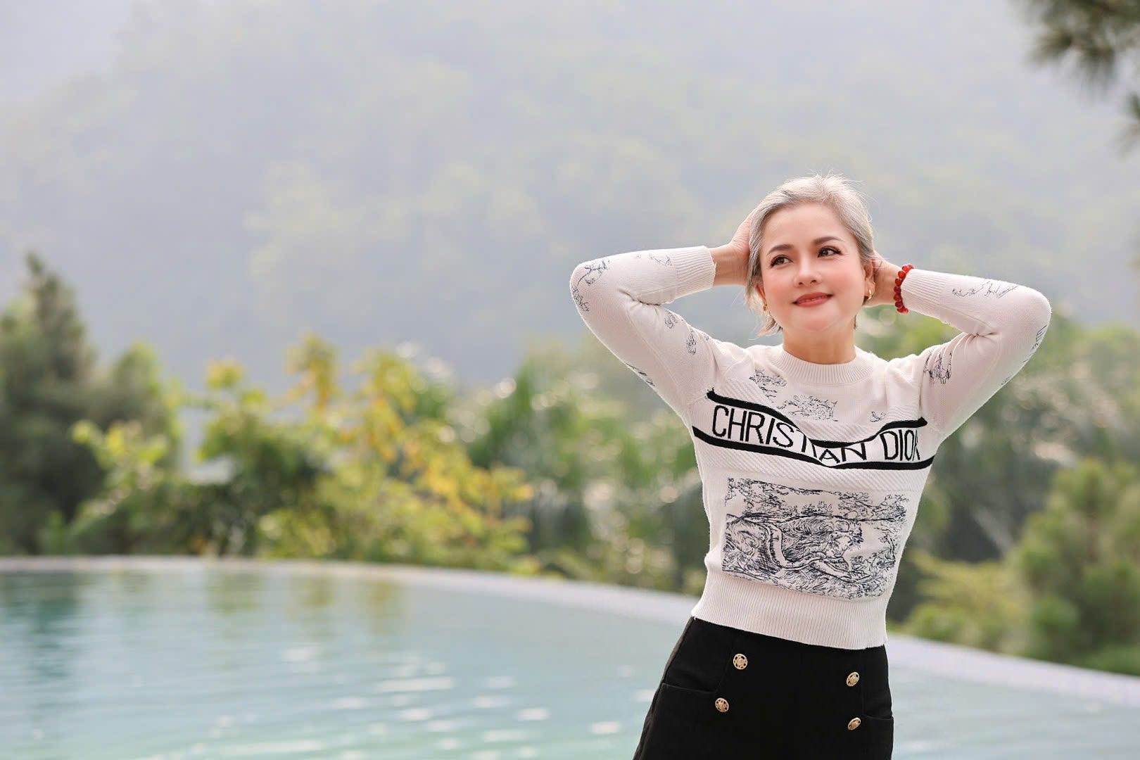 Mỹ nhân tóc bạc là Đại tá, bạo bệnh-2971-1