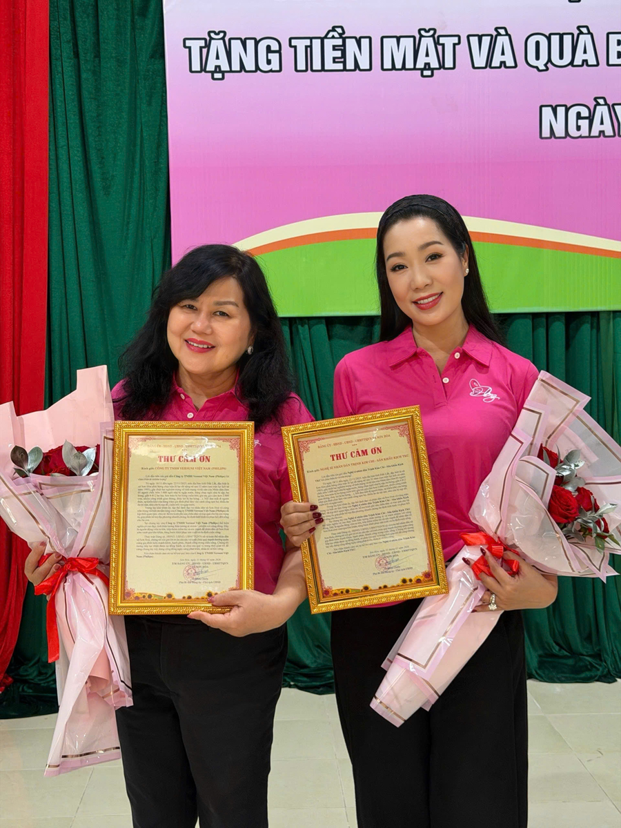 NSND Trịnh Kim Chi giúp bà con vùng lũ có Tết ấm no-2701-2