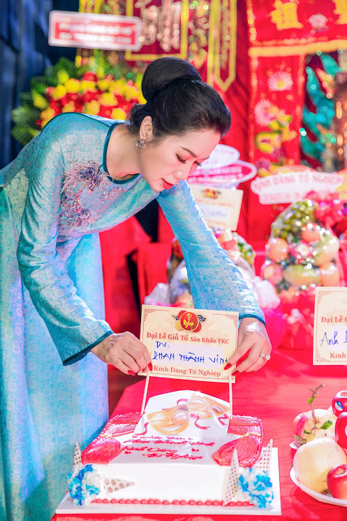 NSND Trịnh Kim Chi dành trọn 400 triệu cúng Tổ giúp bà con vùng lũng-2188-1