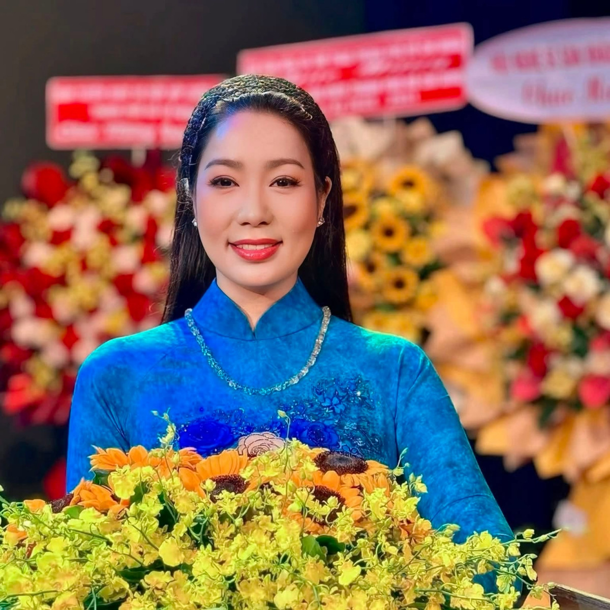 NSND Trịnh Kim Chi và NSƯT Tuyết Thu bằng tuổi, thân thiết trong công việc lẫn đời sống.-3500-1