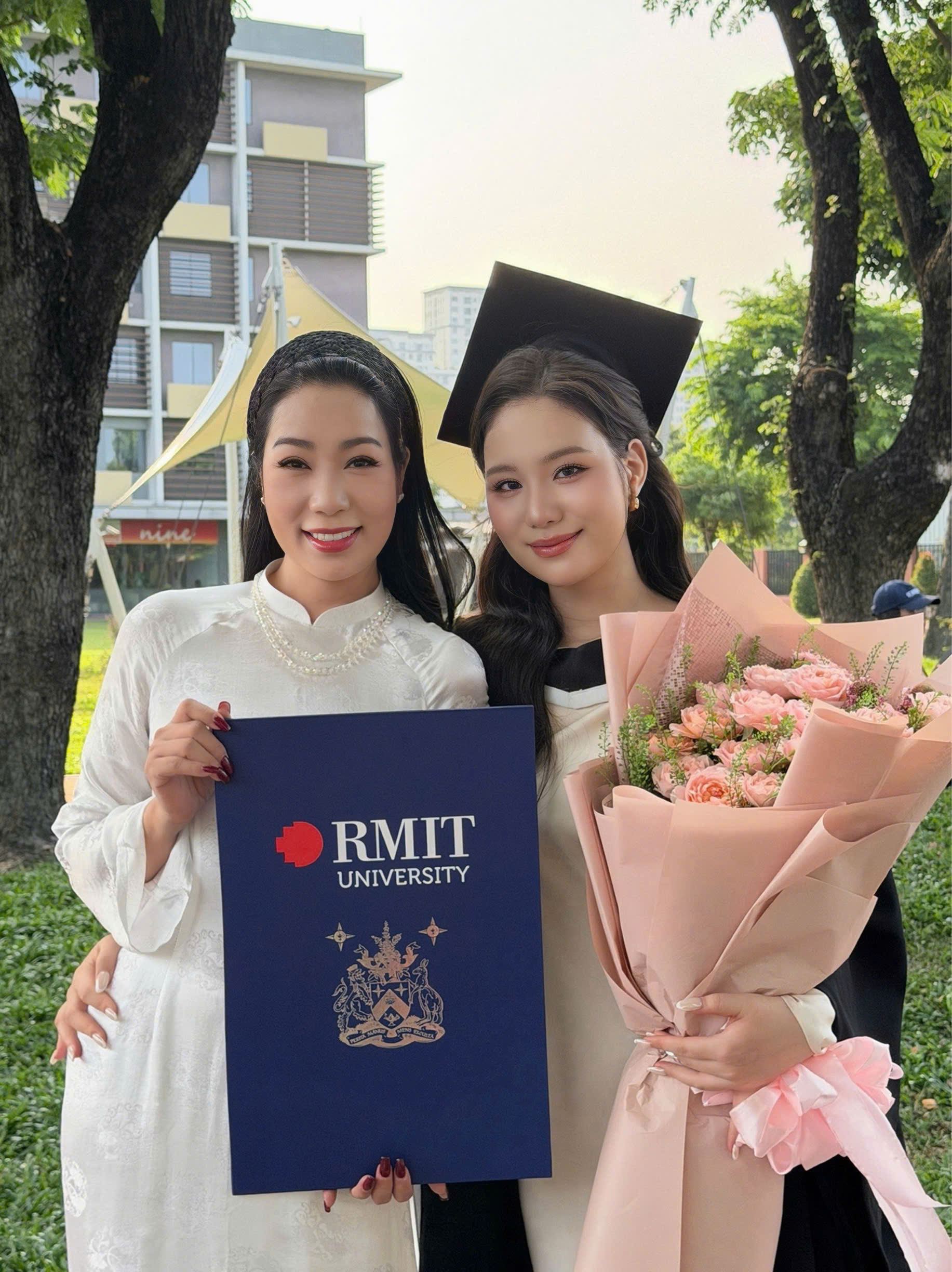 Võ Trịnh Khánh Ngân nhan sắc khó cưỡng ngày nhận bằng Tốt nghiệp-3146-1