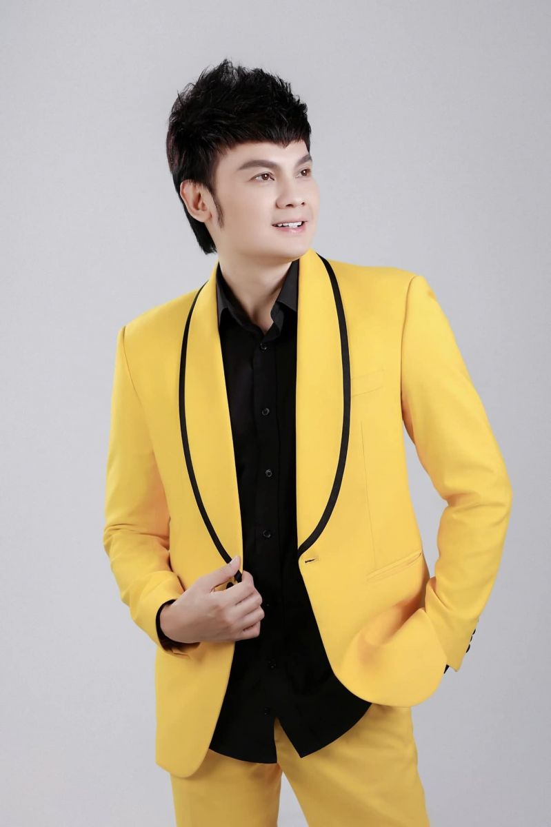 NSƯT Kim Tiểu Long biểu diễnvăn nghệ và trao học bổng cho học sinh nghèo vượt khó-2665-1