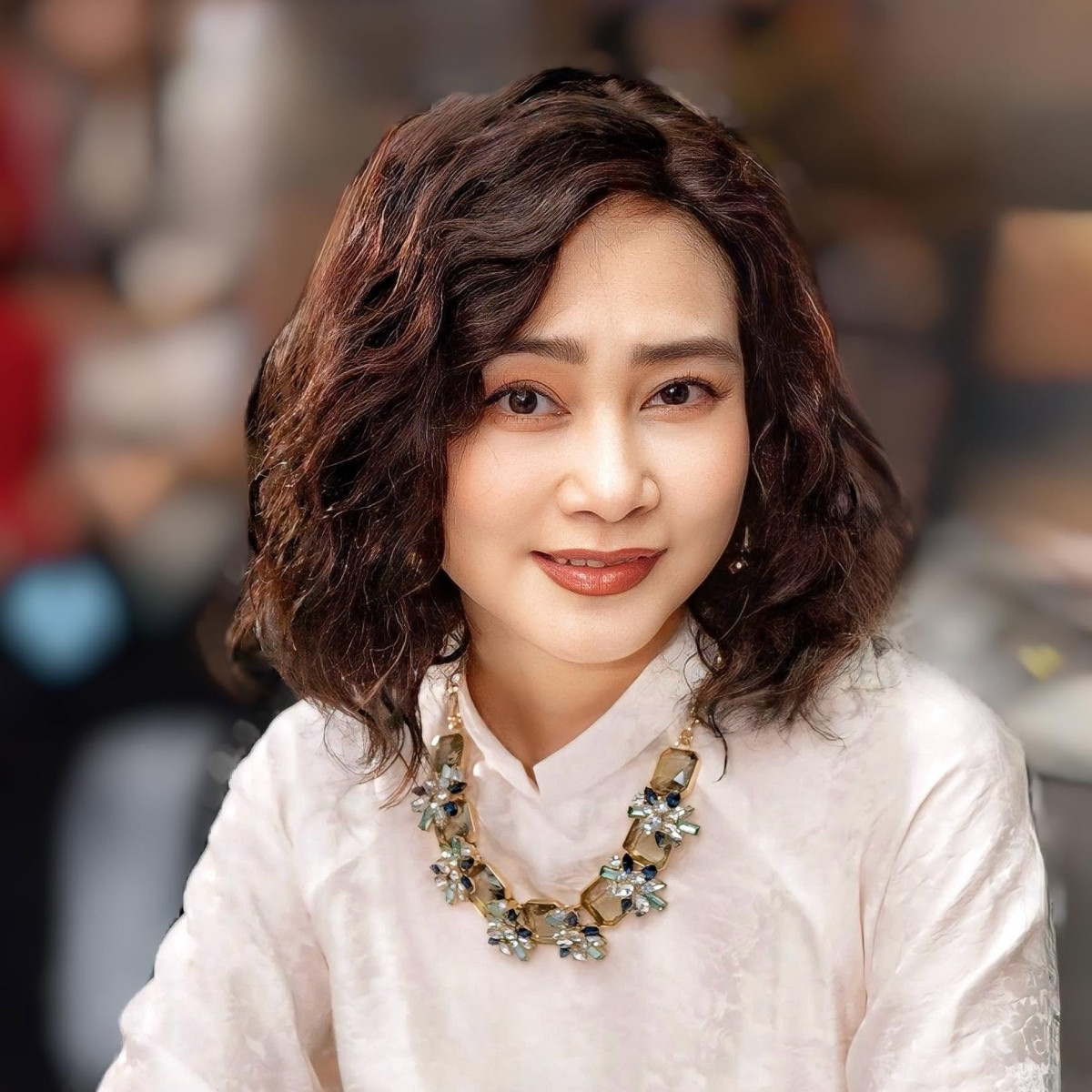 NSND Trịnh Kim Chi và NSƯT Tuyết Thu bằng tuổi, thân thiết trong công việc lẫn đời sống.-3500-1