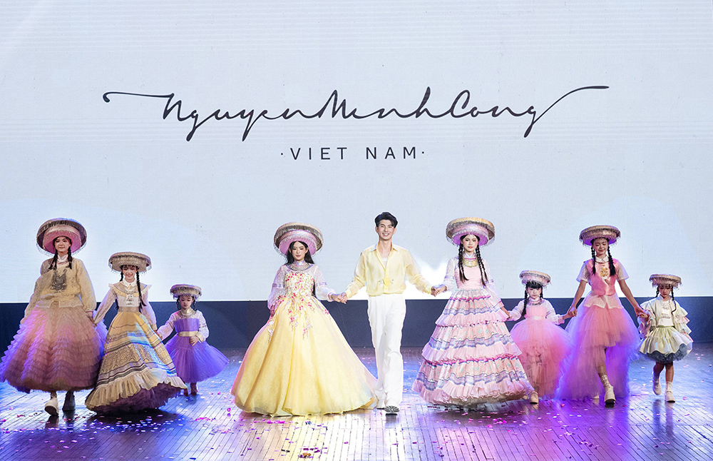 Nhà thiết kế Nguyễn Minh Công đưa Tây Bắc vào thế giới thời trang trẻ thơ-4804-2