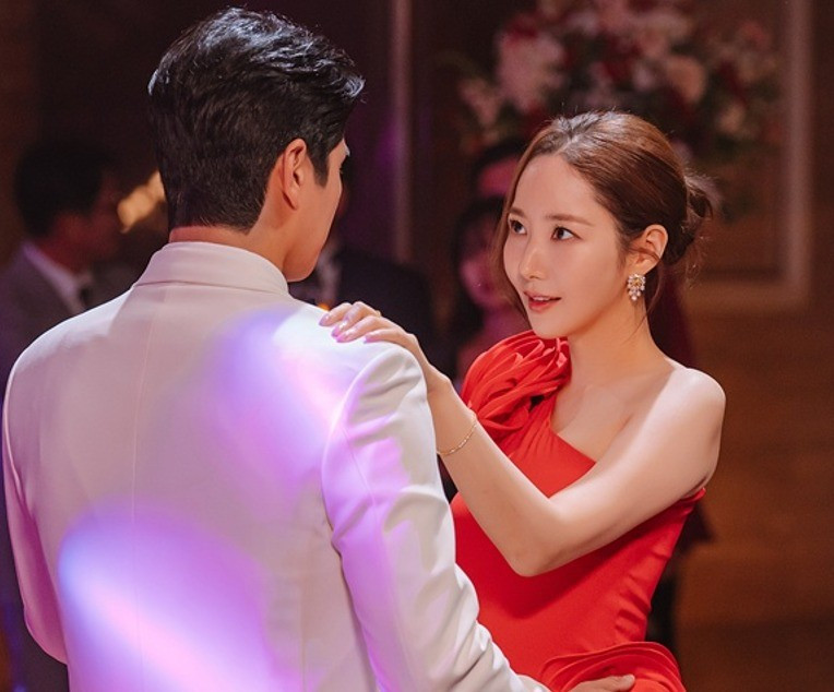 Park Min Young hóa thân thành kẻ lừa đảo trong phim mới.-2139-1