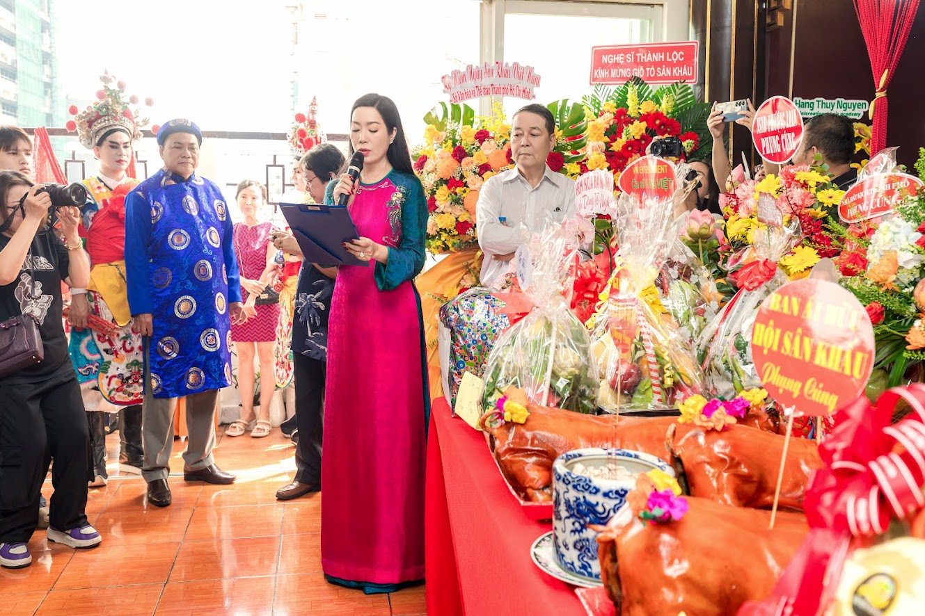 NSND Trịnh Kim Chi dành trọn 400 triệu cúng Tổ giúp bà con vùng lũng-2188-1