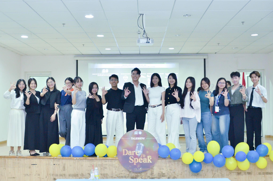 Quý quân The Mic MC Phước Đạt lan tỏa tinh thần học hỏi cùng “Nhà” OUMC-2874-2