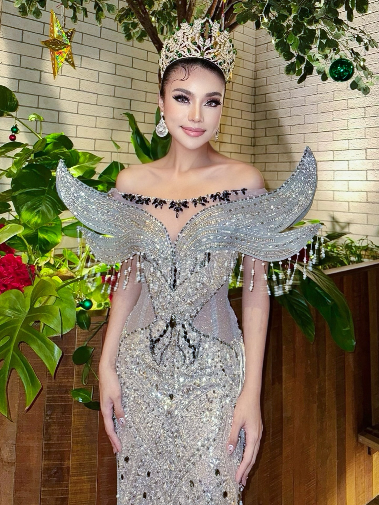 Putri Andriani Juficha đăng quang Miss Earth Indoneisa 2025 qua đời-4817-1