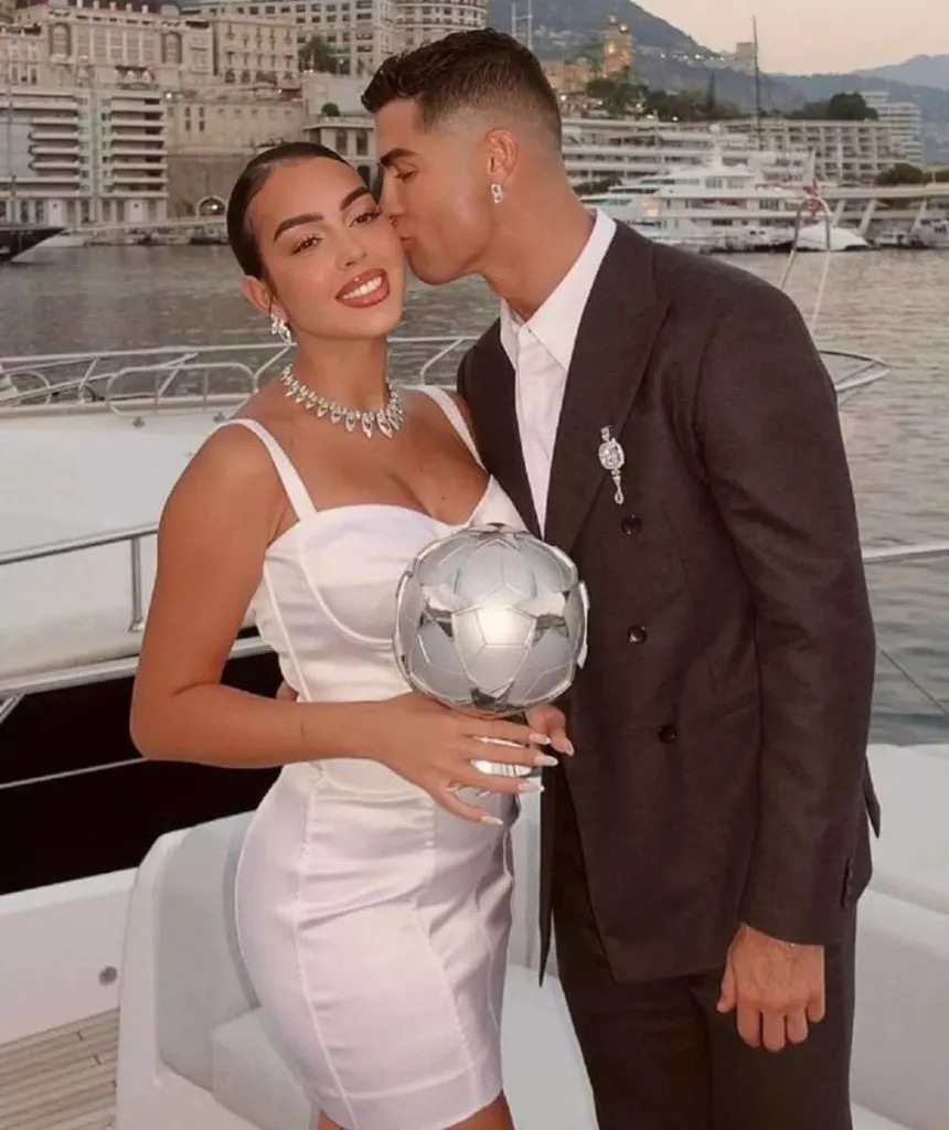 Ronaldo và Georgina Rodriguez chuẩn bị lễ cưới-4792-1