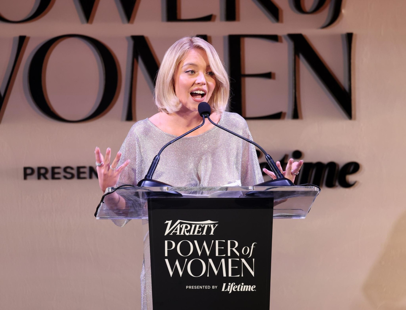 Thời trang Sydney Sweeney bị chỉ trích-2275-1