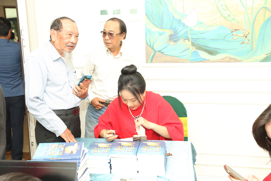 Nhiều sao đổ bộ ngày ra mắt cuốn sách 'Nội chiến Tỉ phú' của CEO Lê Phạm-2456-1