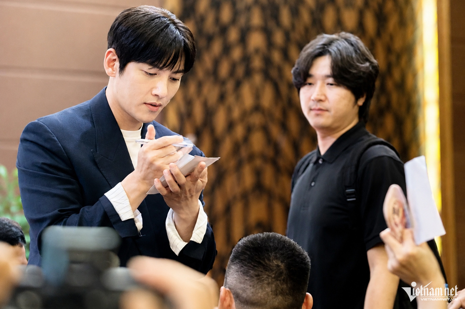 Diễn viên Hàn Quốc Ji Chang Wook.thân thiện trong chuyến đi đến Việt Nam-4596-1