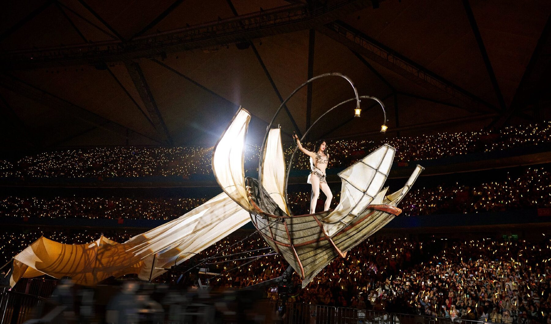 Thái Y Lâm gặp sự cố ngay tiết mục mở màn.-2905-1