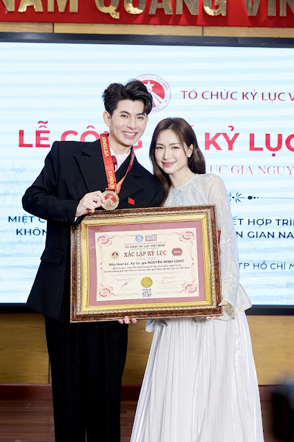 NTK Nguyễn Minh Công nhận kỷ lục Việt Nam với triển lãm “Miệt Cù Lao”-2470-1