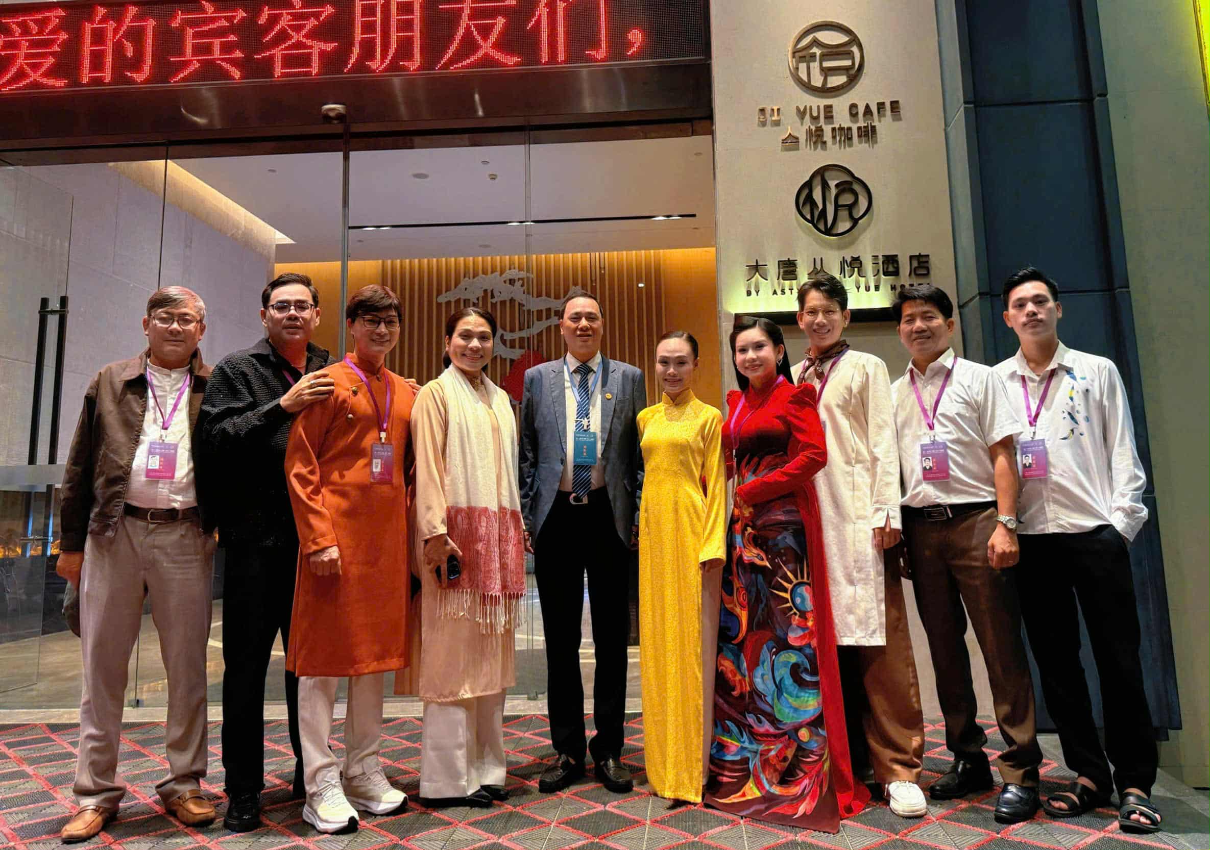 Lần đầu Bình Tinh nhận 4 HCV quốc tế dành cho cải lương-2279-1