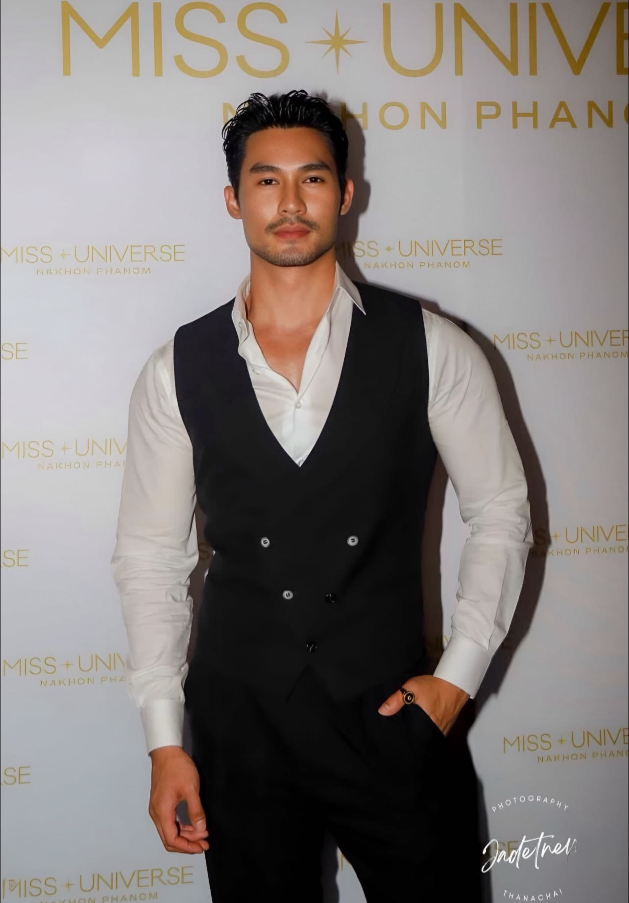 Vest/suit chiếm thị phần lớn trong thị trường thời trang nam.-2187-2