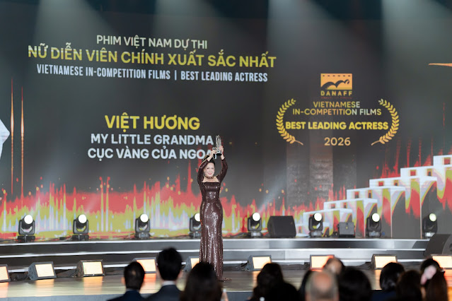 Nghệ sĩ Việt Hương được xướng tên ở hạng mục Nữ diễn viên chính xuất sắc nhất-4623-1