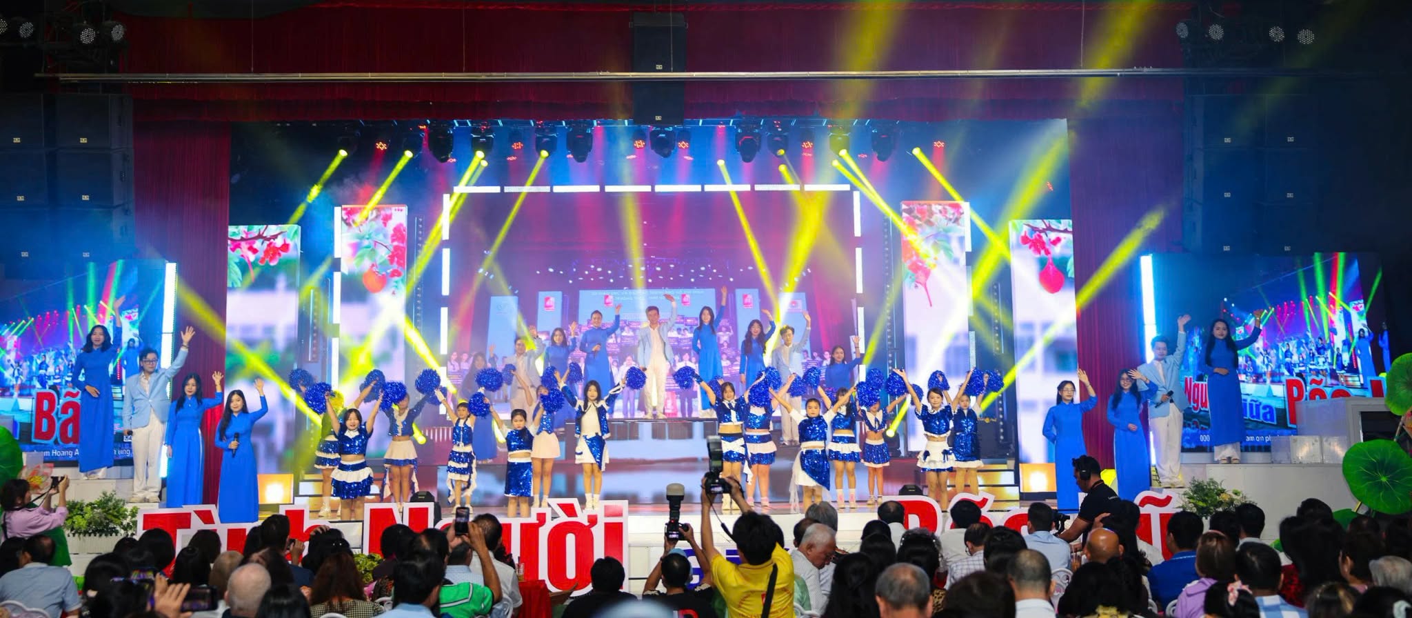 “Tình người giữa bão lũ” - chương trình nghệ thuật thiện nguyện vì bà con vùng lũ-2402-1