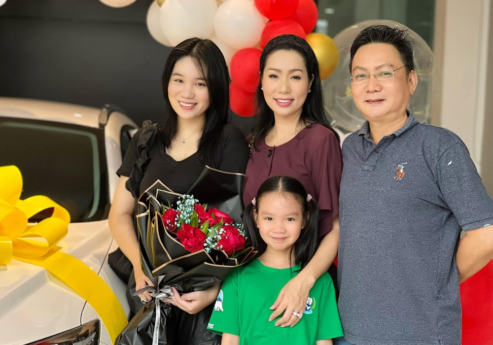 NSND Trịnh Kim Chi và NSƯT Tuyết Thu bằng tuổi, thân thiết trong công việc lẫn đời sống.-3500-1