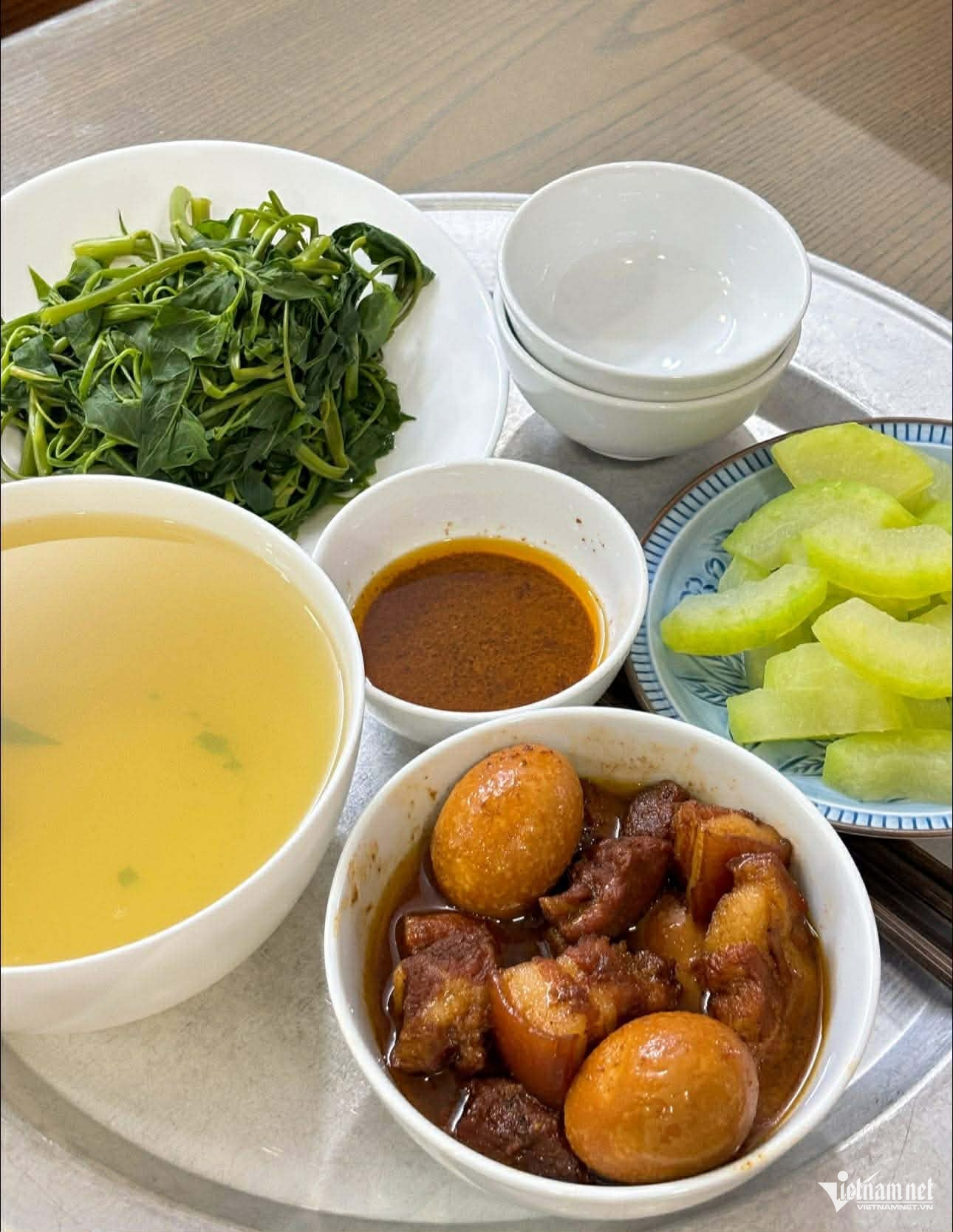 Tôi rơi nước mắt khi ăn miếng thịt kho tàu trong bữa cơm đầu tiên ở nhà chồng-3215-1