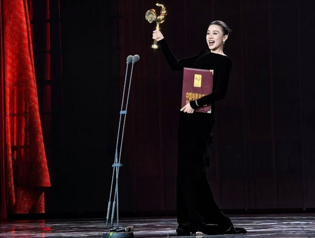 Dịch Dương Thiên Tỉ giành Ảnh đế Kim Kê lần thứ 38-2327-1