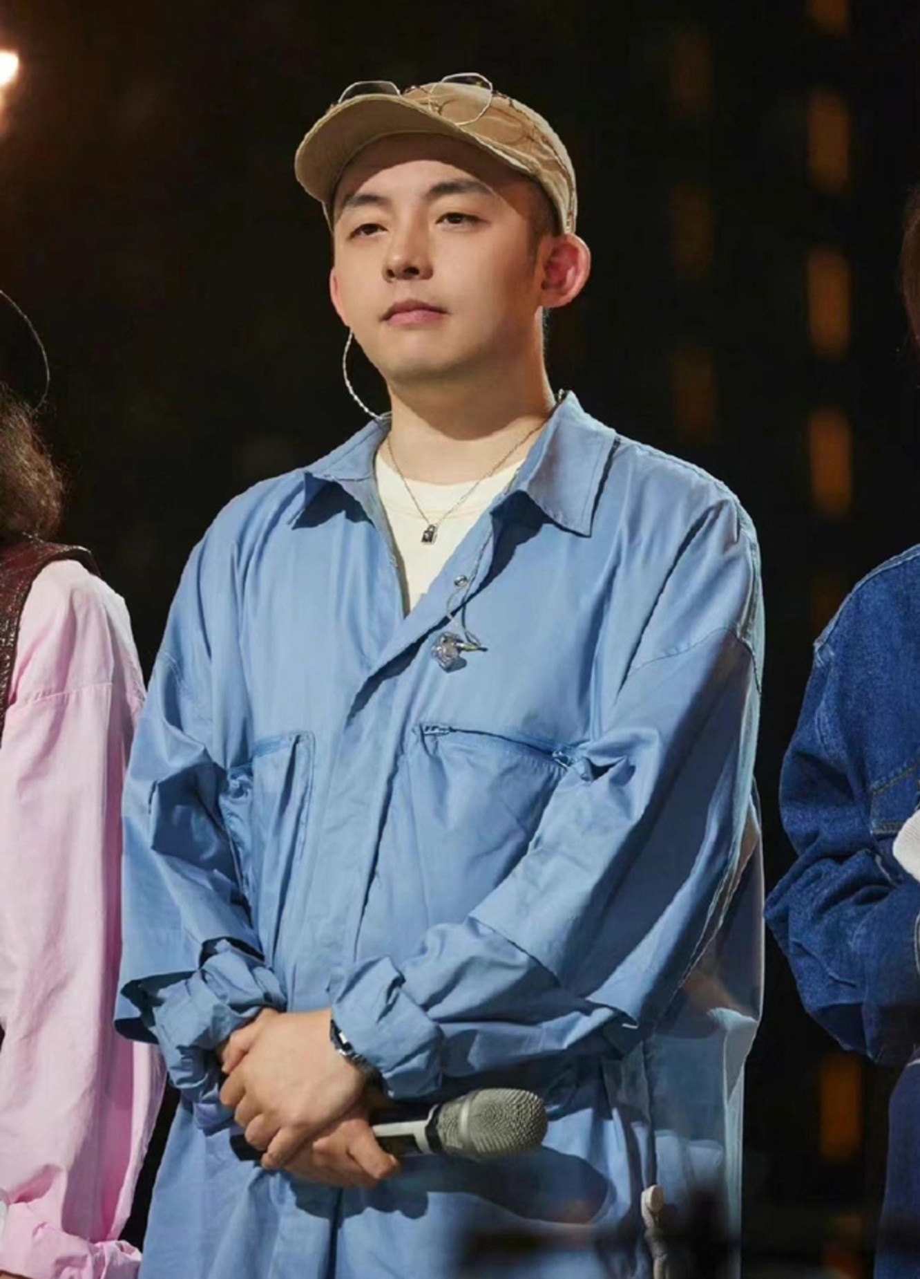 Châu Tấn thân mật cùng người đàn ông lạ.-2848-1